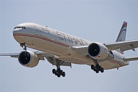 etihad boeing 777 300er.